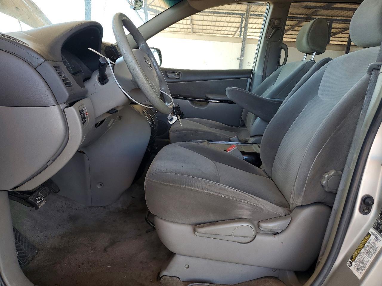 2005 Toyota Sienna Le 8 Passenger - Image 7