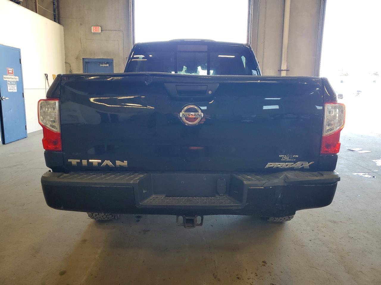 2019 Nissan Titan Pro-4X - Фото 6