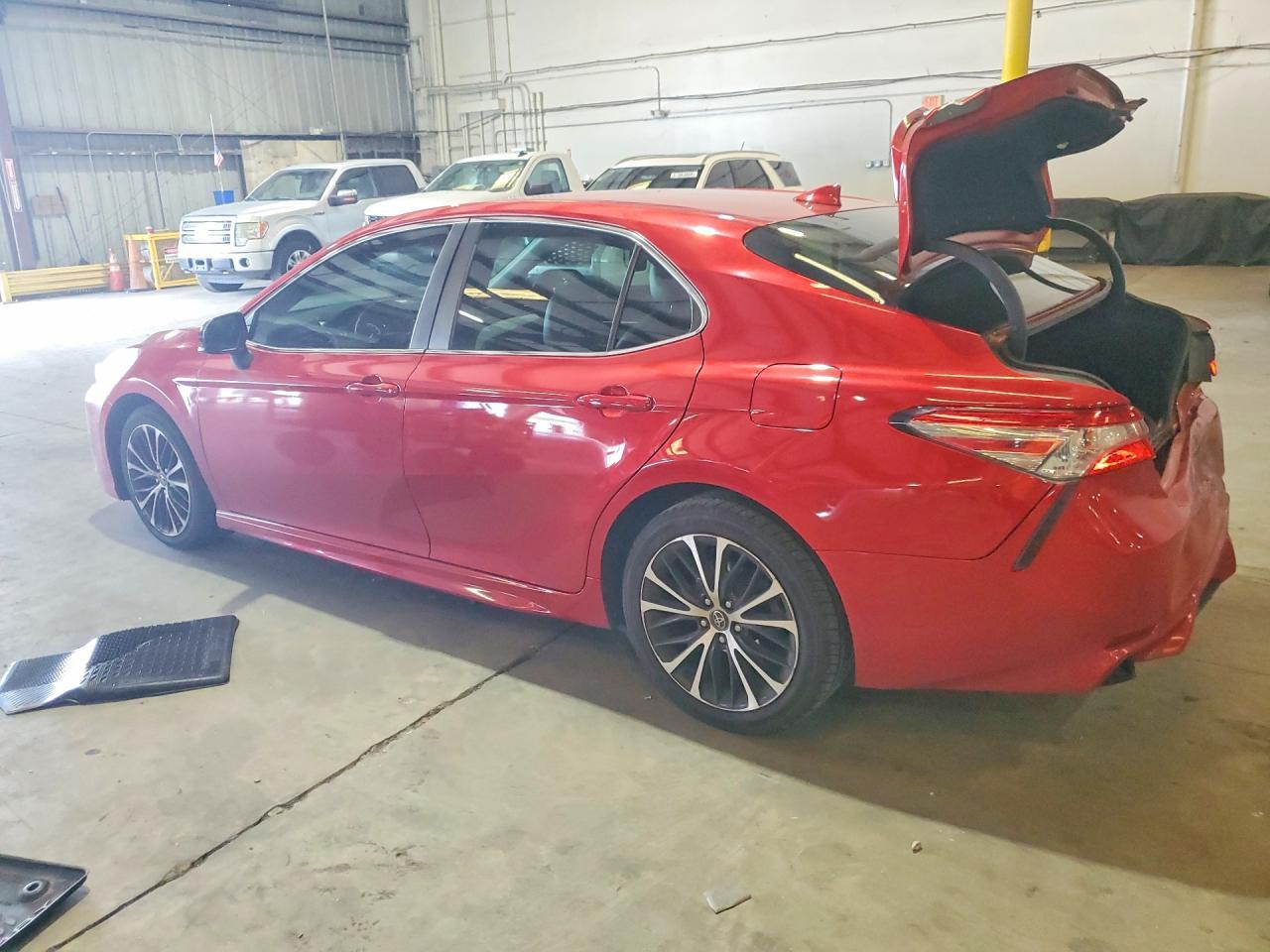 2019 Toyota Camry Se - Фото 2