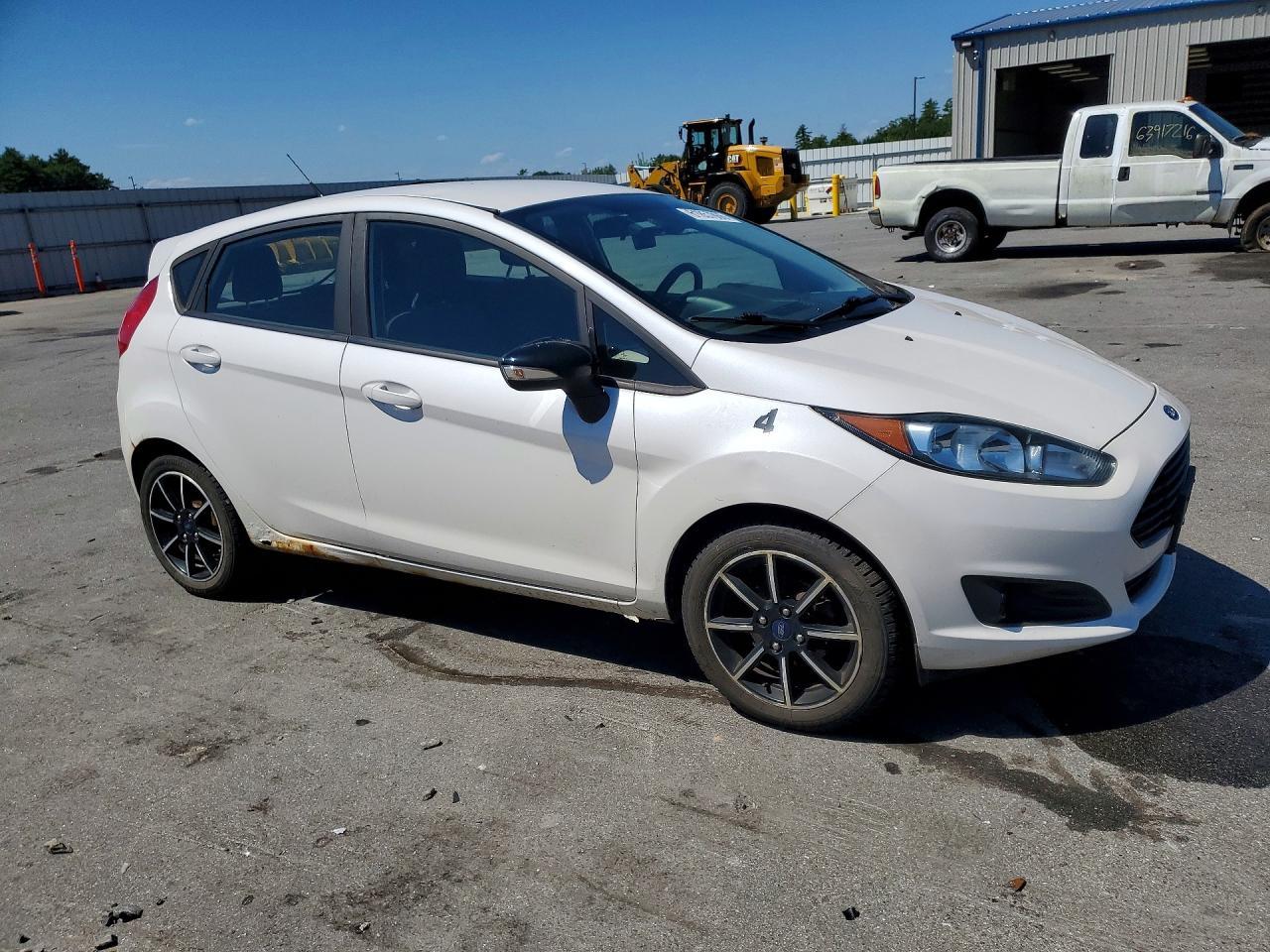 2016 Ford Fiesta Se - Фото 4