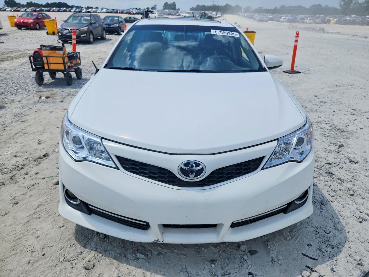 2014 Toyota Camry Se - Image 5