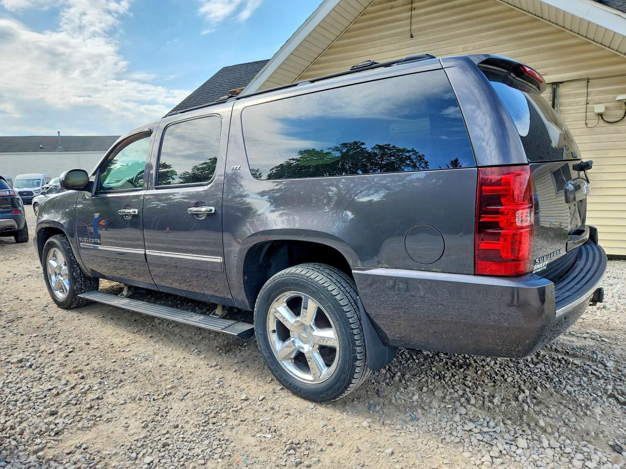 2011 Chevrolet Suburban K1500 Ltz - Фото 2