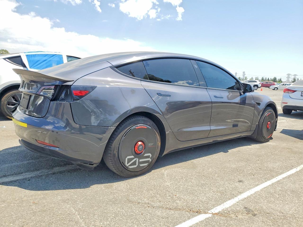 2023 Tesla Model 3 - Фото 3