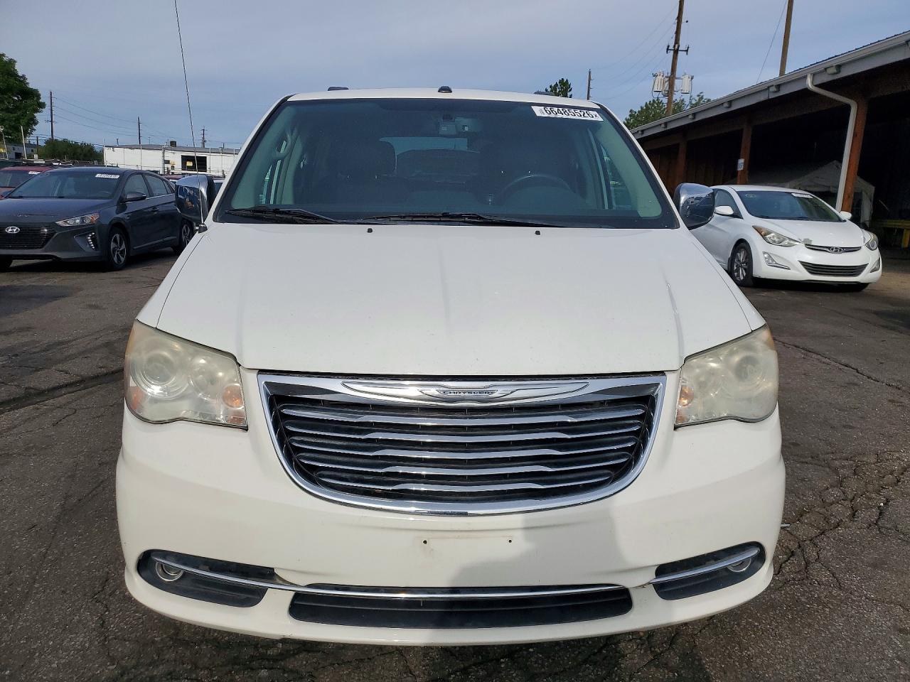 2011 Chrysler Town & Country Limited - Фото 5