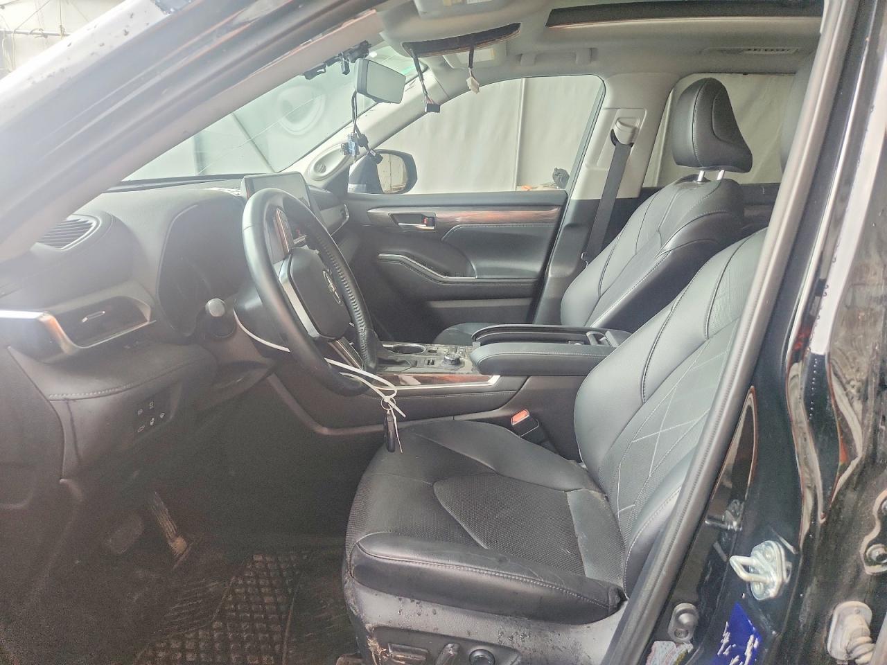 2021 Toyota Highlander Platinum - Image 7
