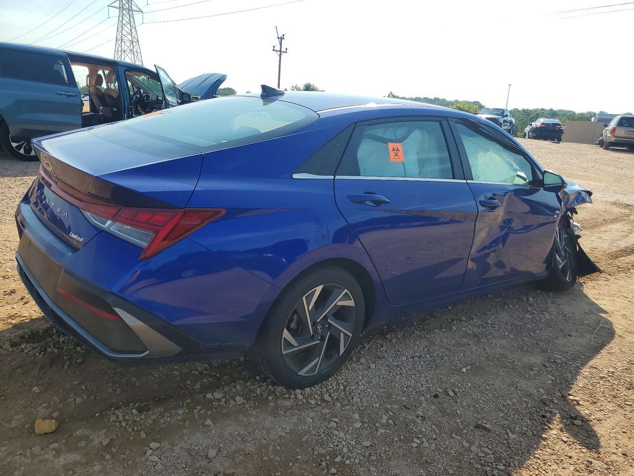 2025 Hyundai Elantra Limited - Фото 3