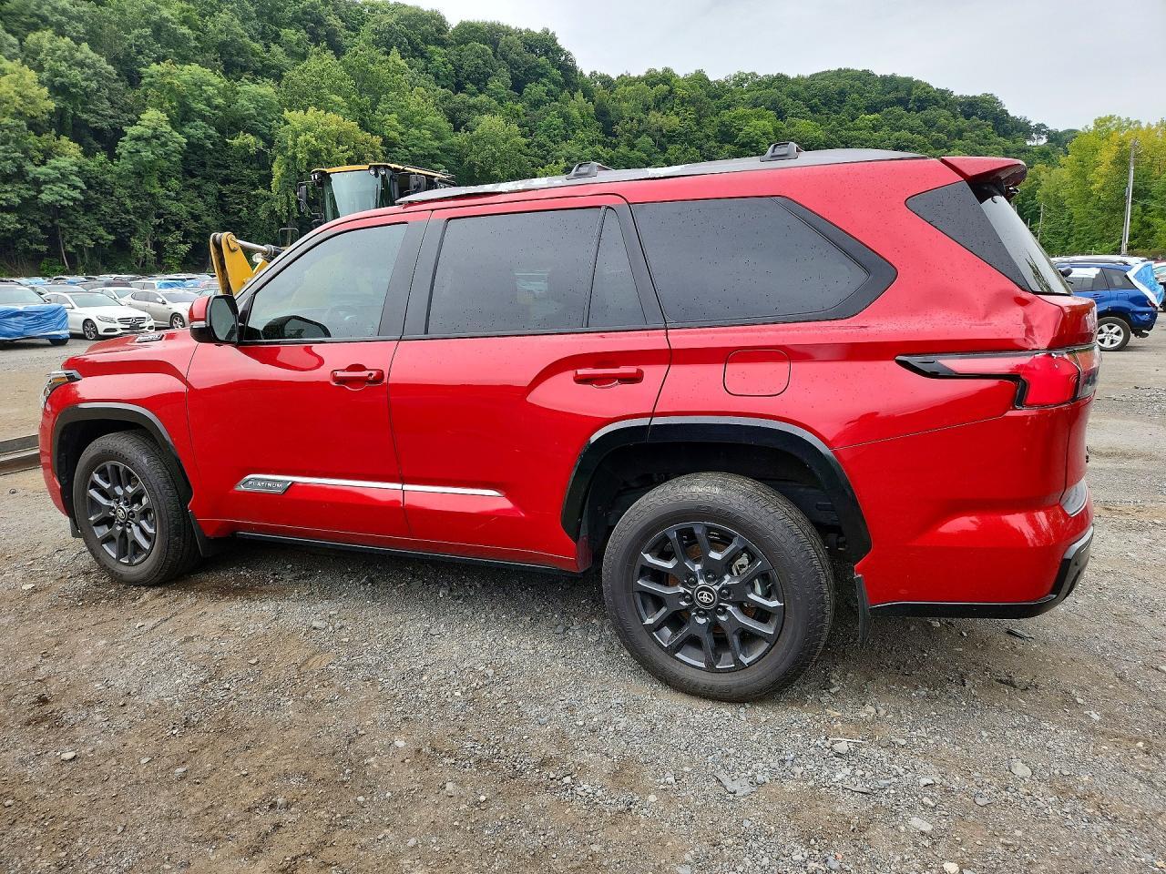 2025 Toyota Sequoia Platinum - Фото 2