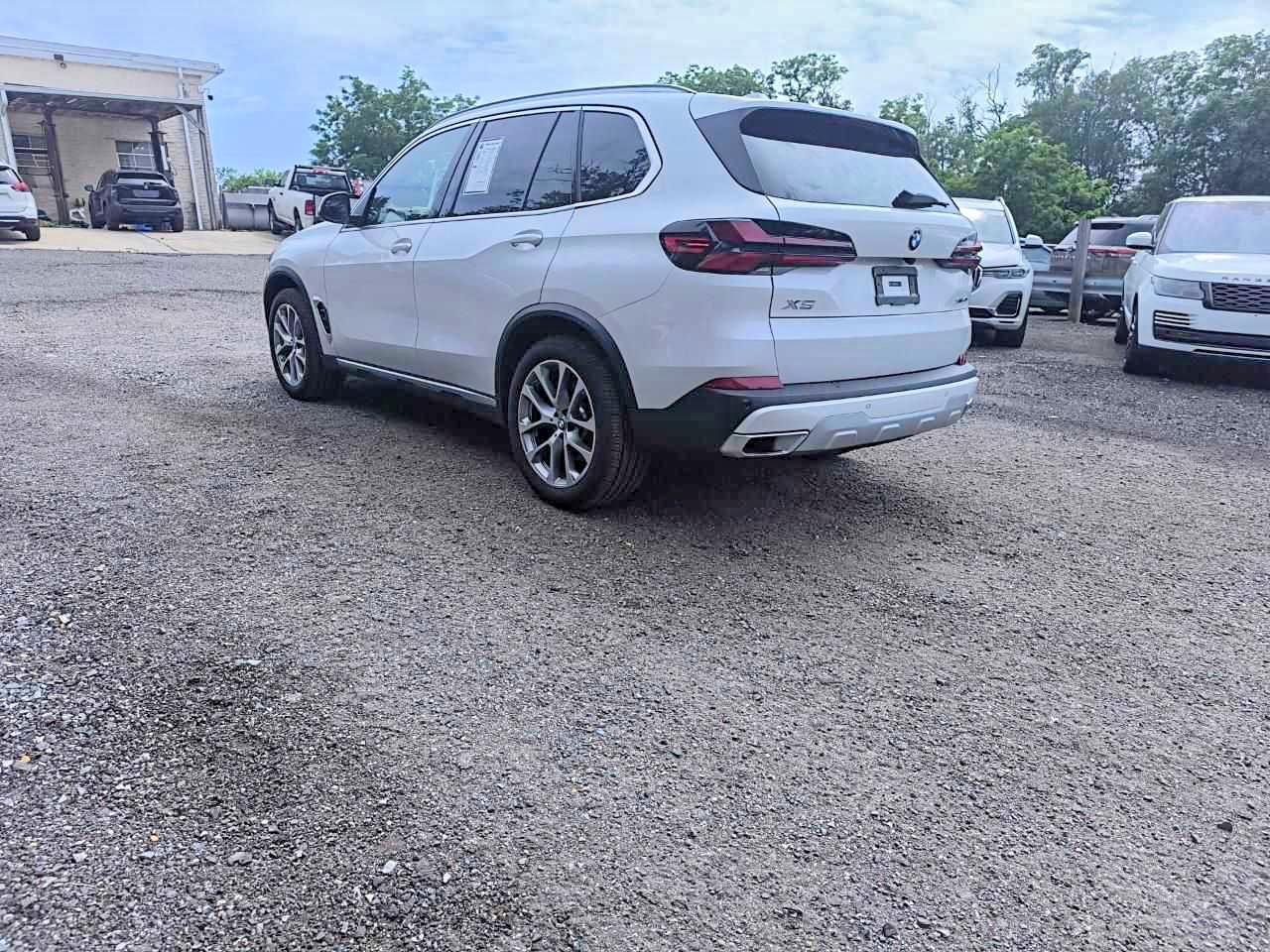 2026 BMW X5 xDrive40I - Фото 2