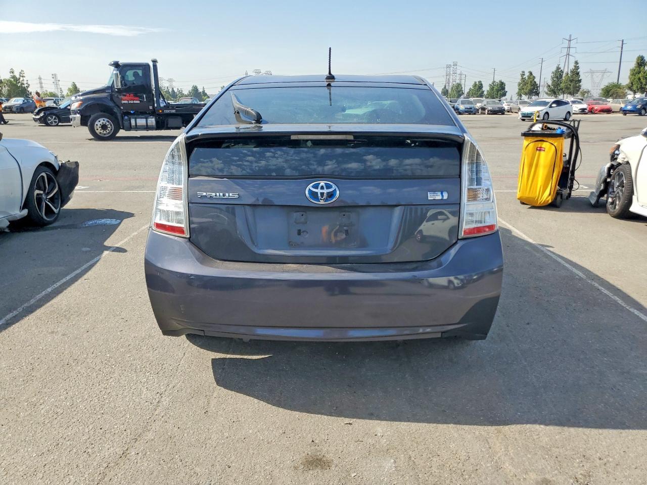 2011 Toyota Prius One - Фото 6