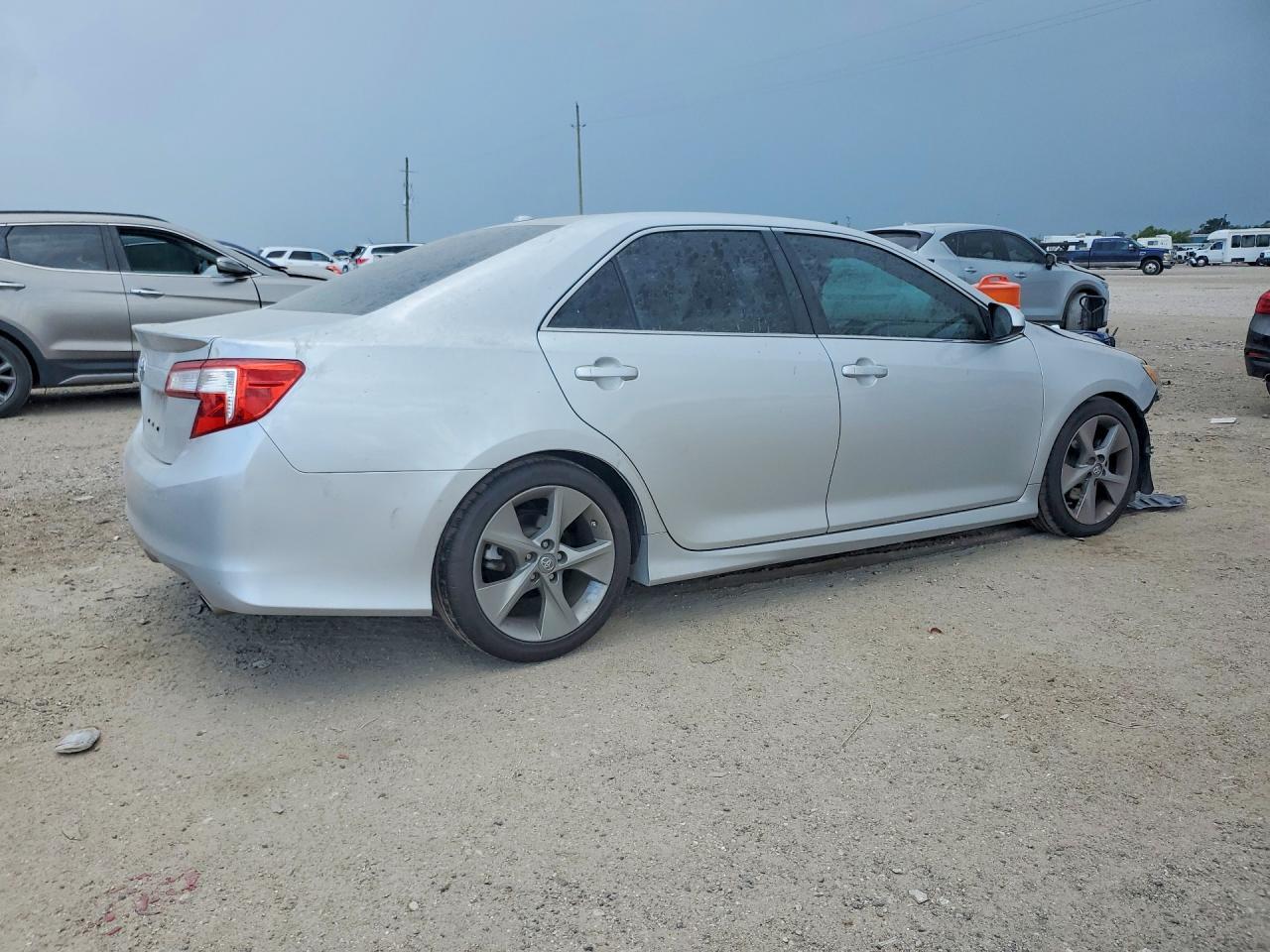 2014 Toyota Camry Se V6 - Image 3
