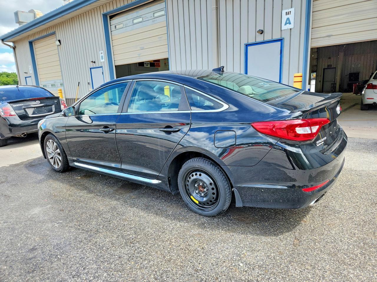 2017 Hyundai Sonata Sport - Фото 2