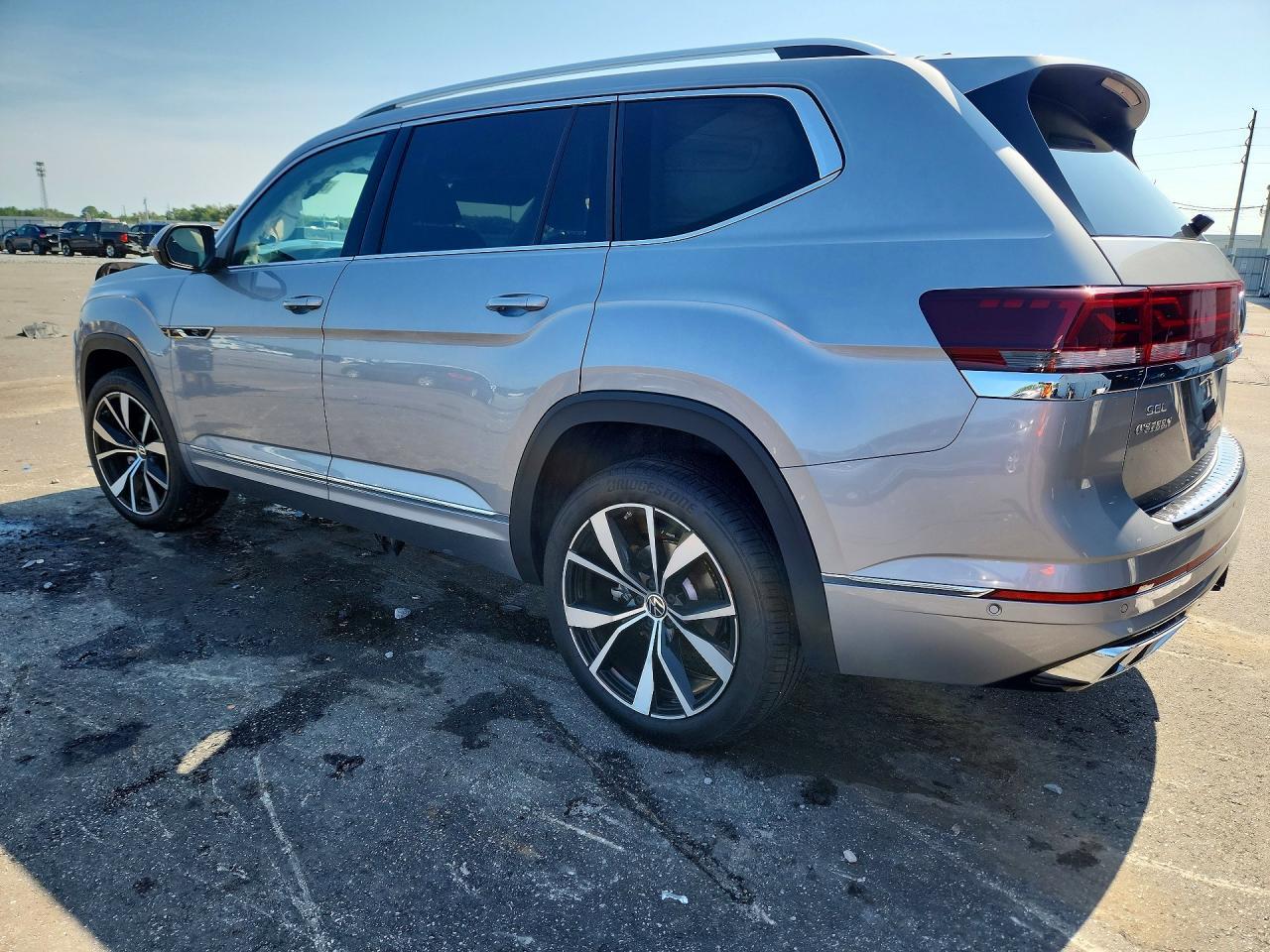 2026 Volkswagen Atlas Sel Premium R-Line - Image 2