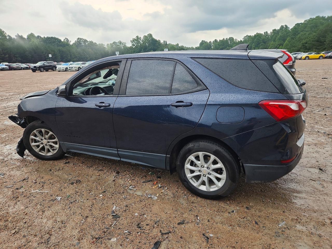 2021 Chevrolet Equinox Ls - Фото 2