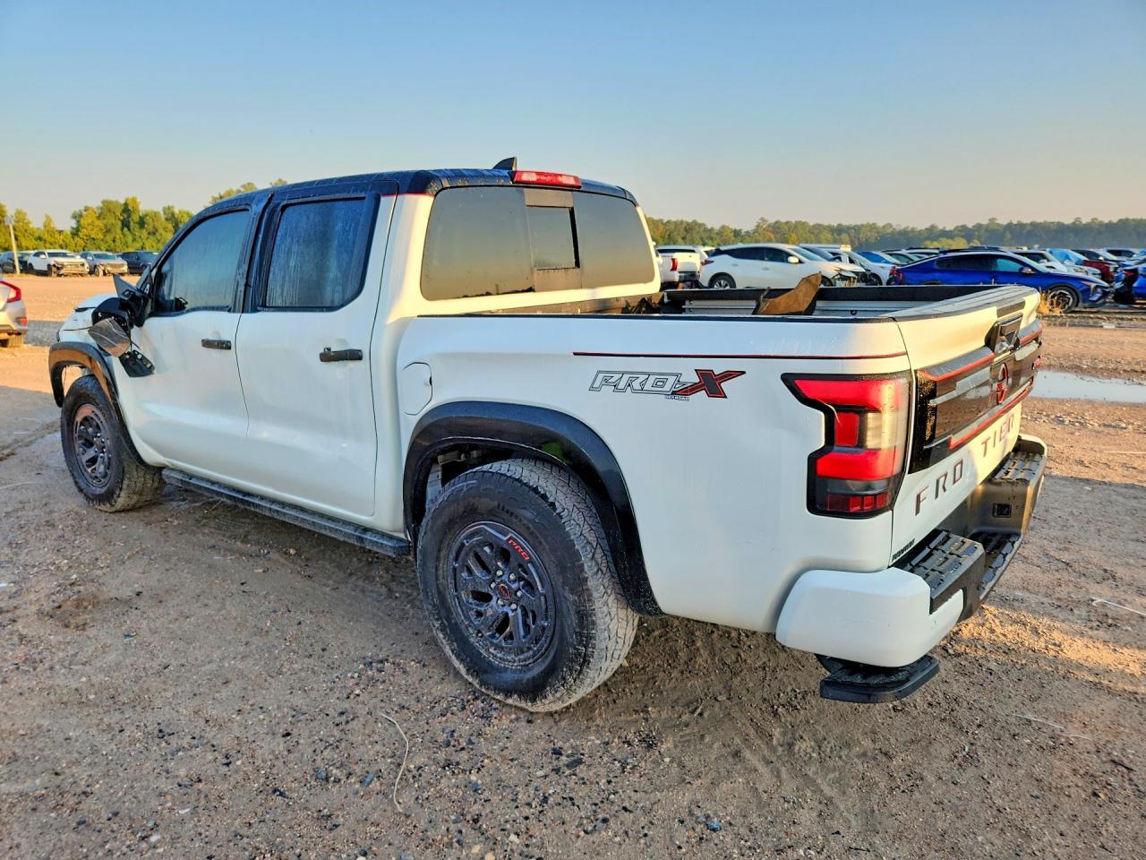 2025 Nissan Frontier Pro-X - Фото 2
