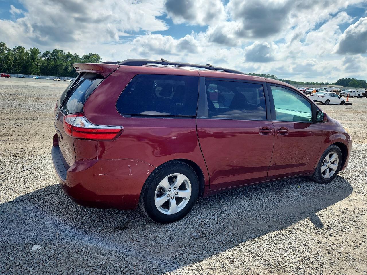 2017 Toyota Sienna Le - Фото 3
