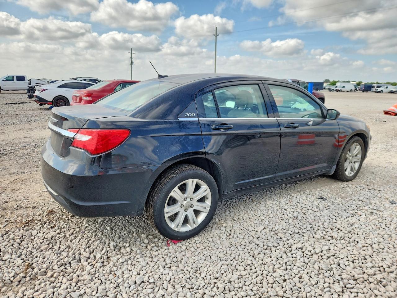 2011 Chrysler 200 Touring - Image 3