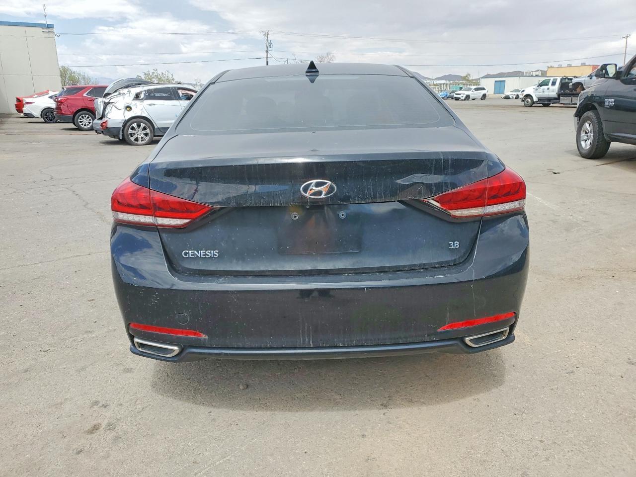 2016 Hyundai Genesis 3.8L - Фото 6