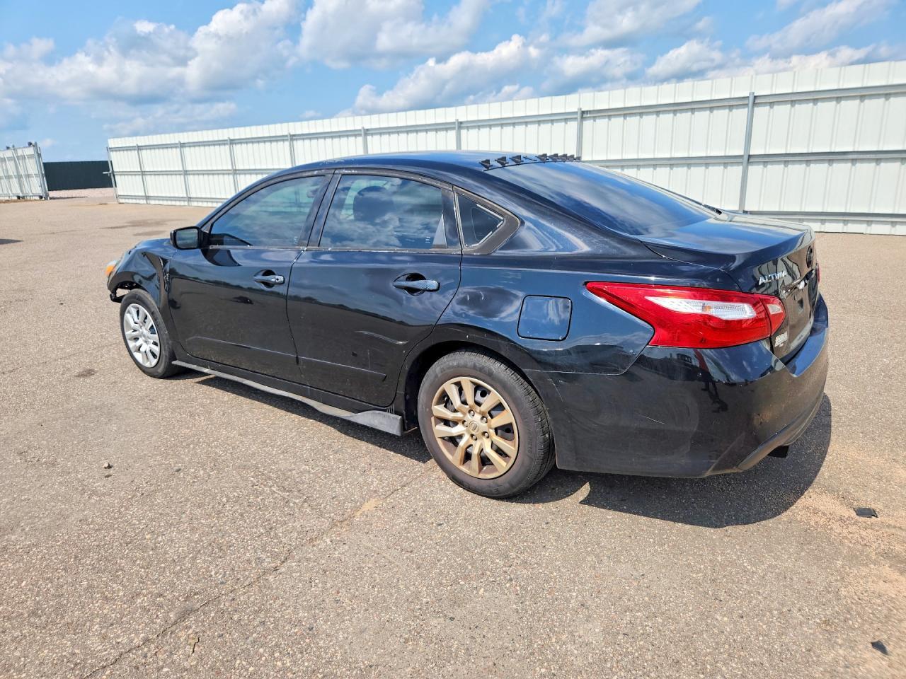 2016 Nissan Altima 2.5 S - Фото 2