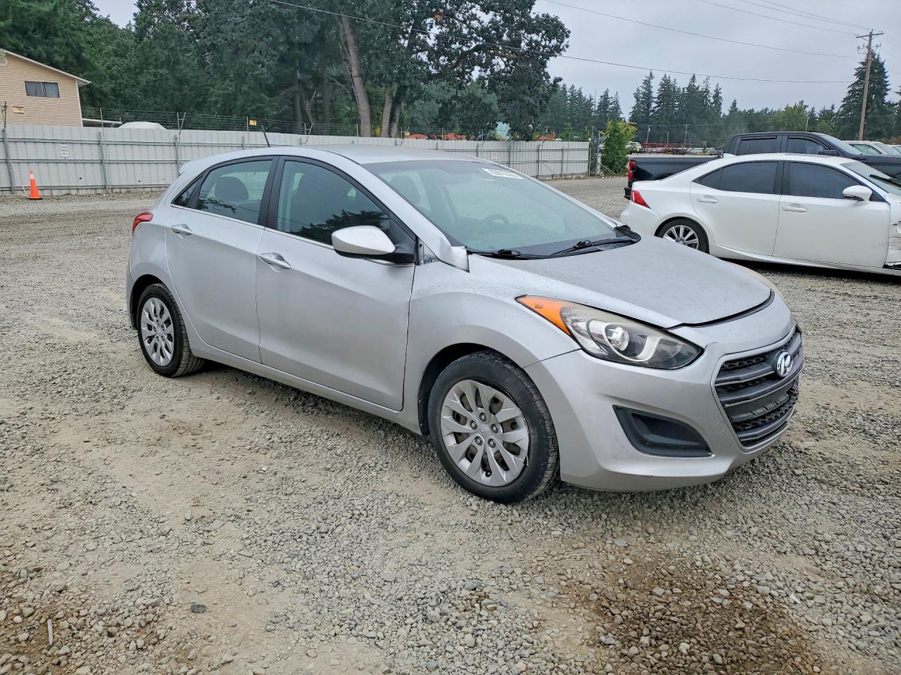 2016 Hyundai Elantra Gt Base - Image 4
