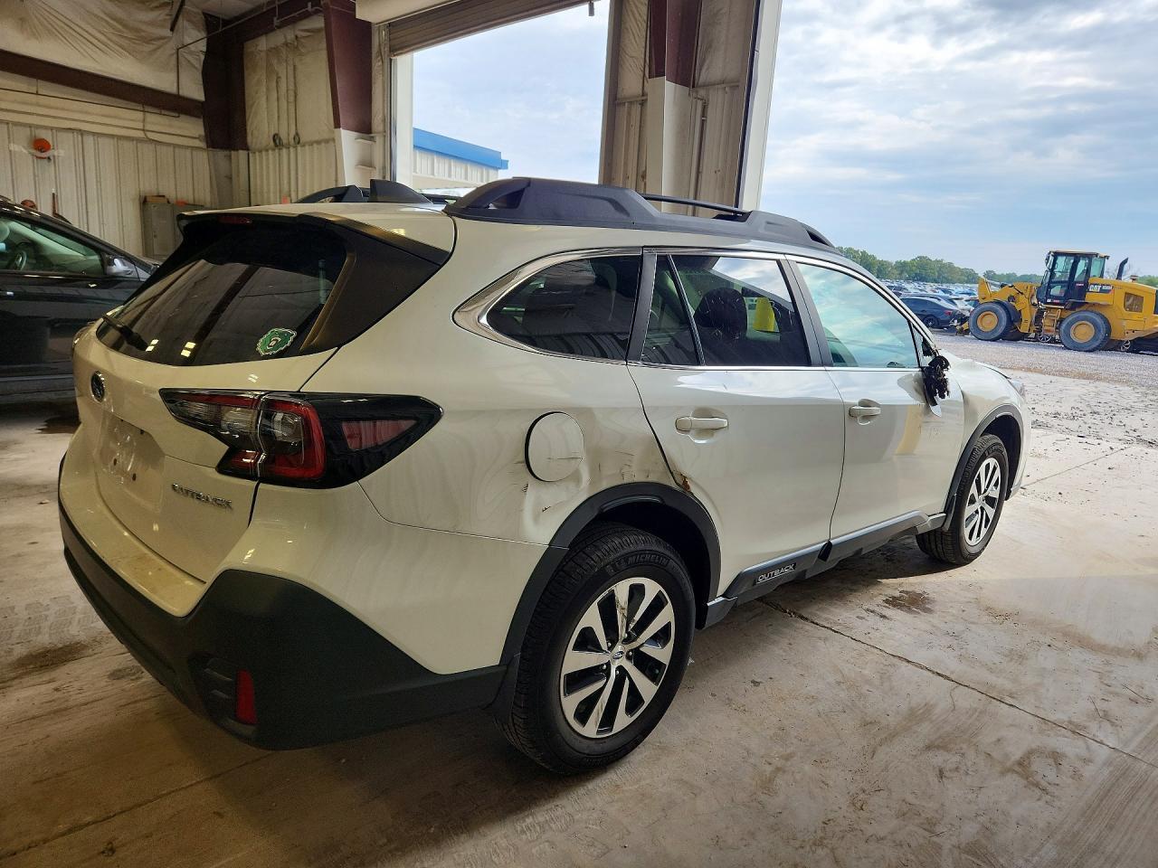 2022 Subaru Outback Premium - Фото 3