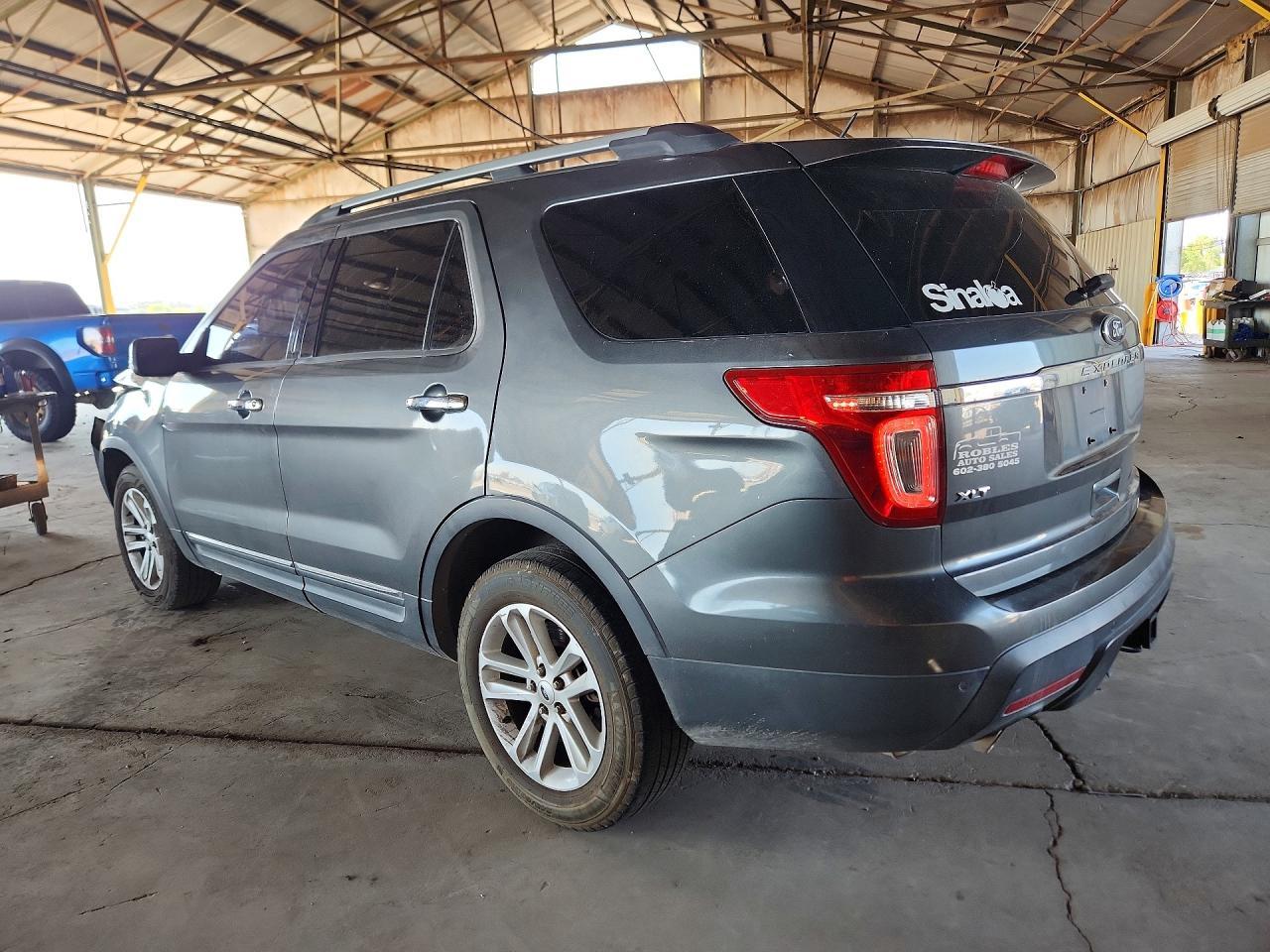2015 Ford Explorer Xlt - Фото 2