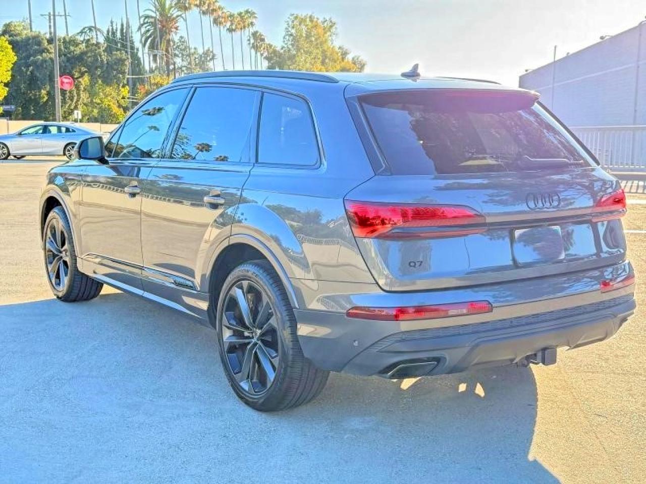 2025 Audi Q7 Premium Plus - Фото 3