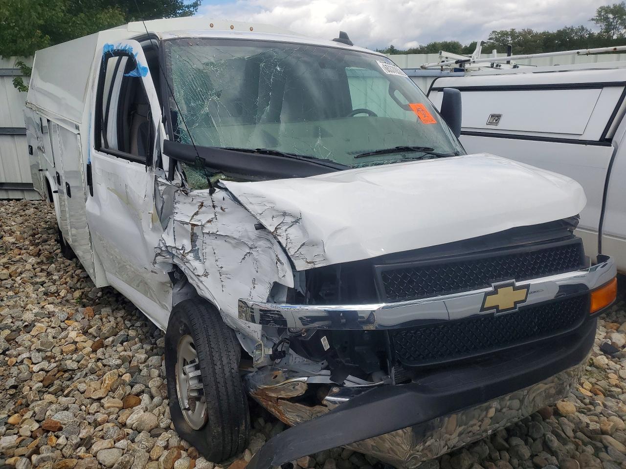 2023 Chevrolet Express G3500 - Image 4