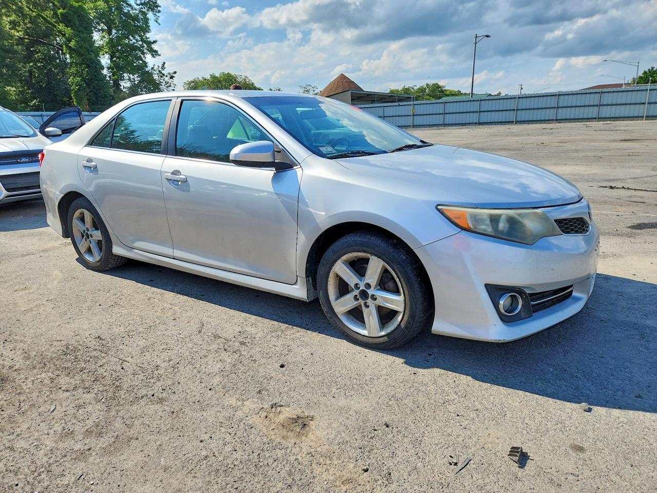 2012 Toyota Camry Se - Фото 4