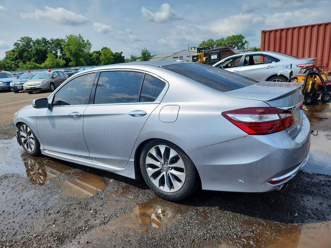 2017 Honda Accord Touring - Фото 2