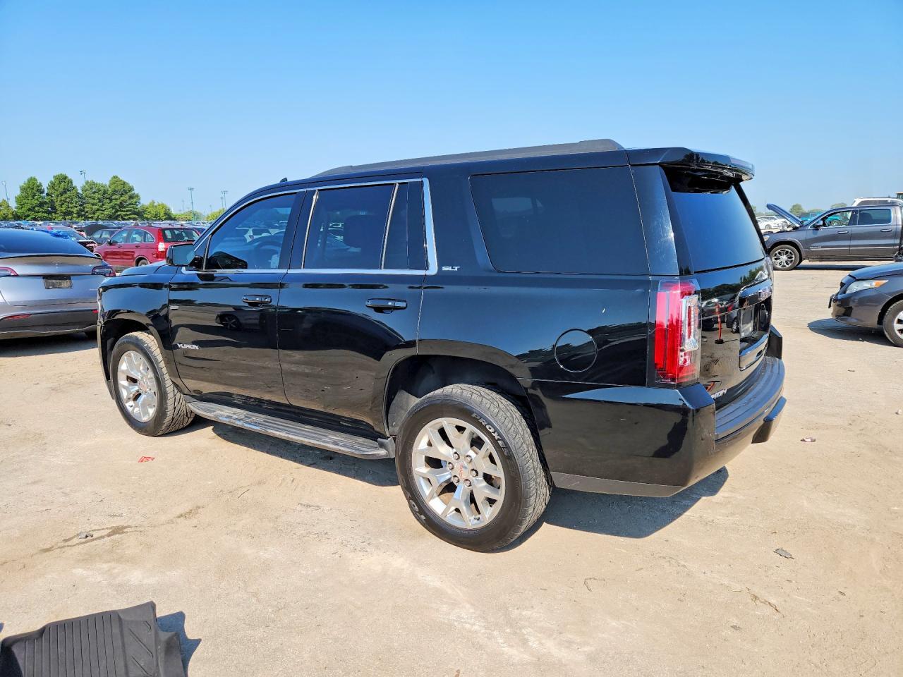 2017 GMC Yukon Slt - Image 2