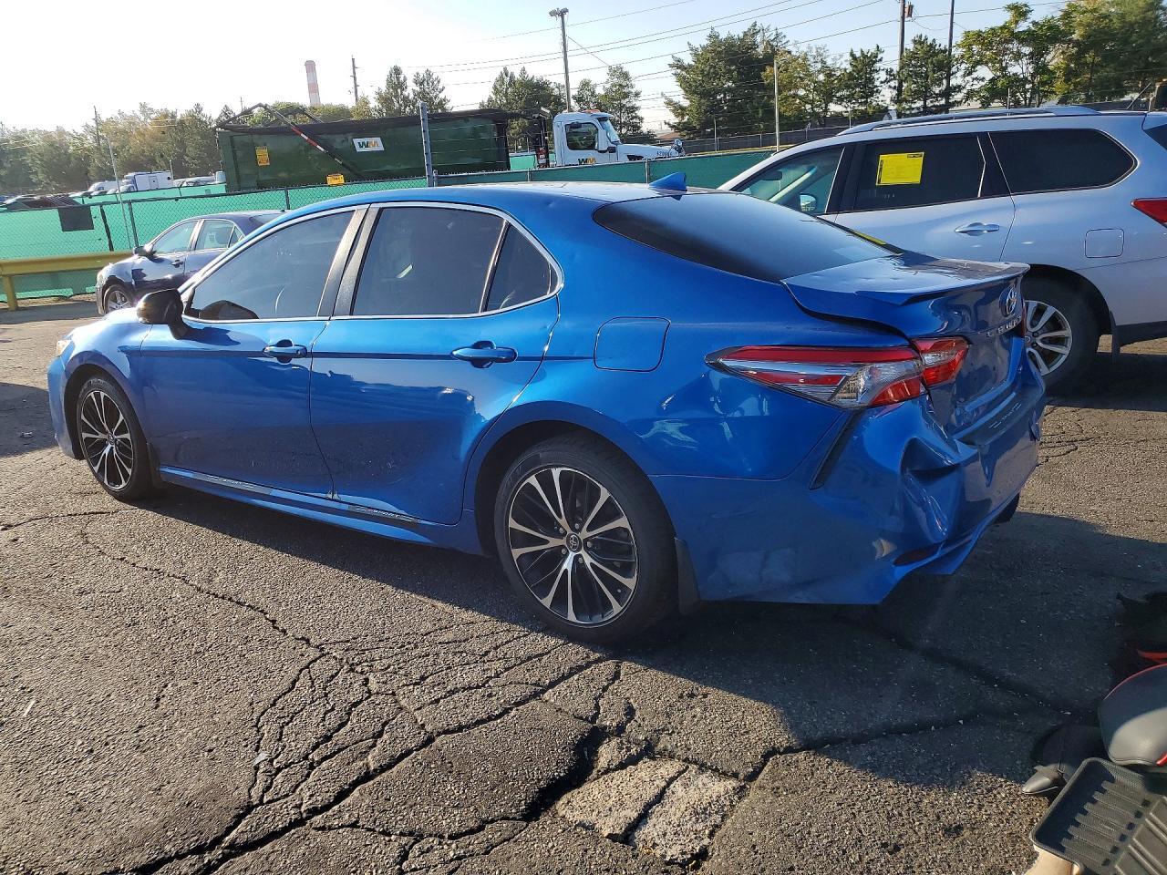 2018 Toyota Camry Se - Image 2