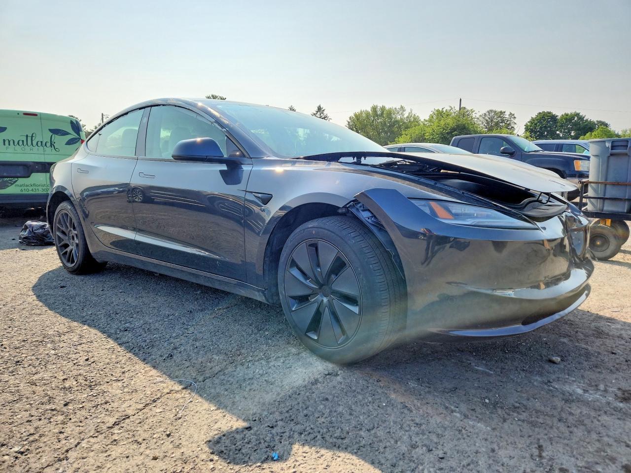 2025 Tesla Model 3 - Фото 4
