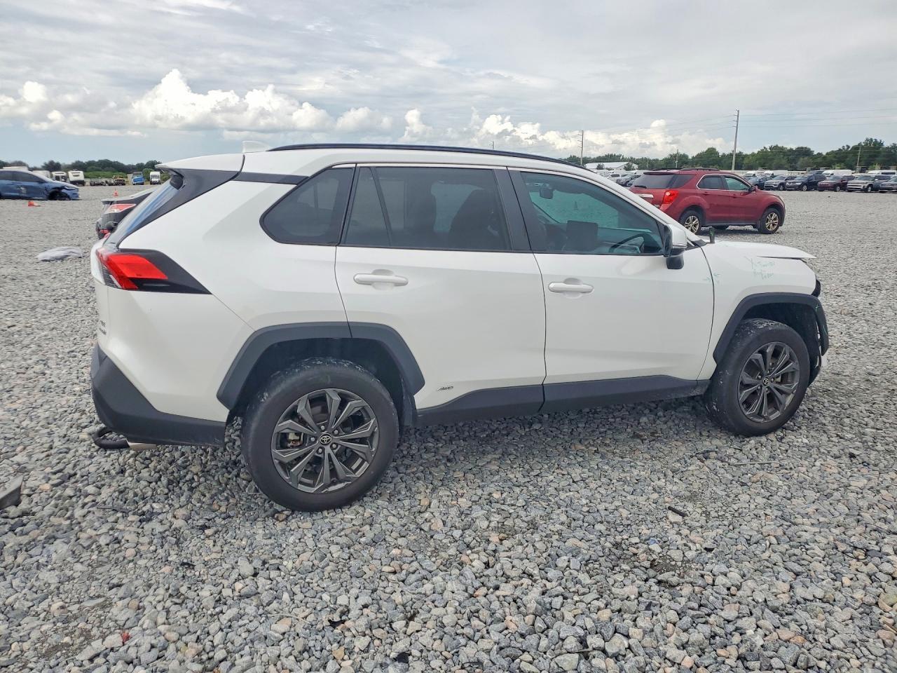 2023 Toyota Rav4 Xle Premium - Image 3