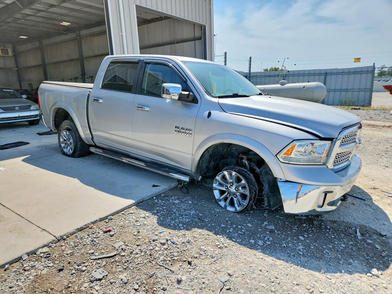 2016 Ram 1500 Laramie - Image 4