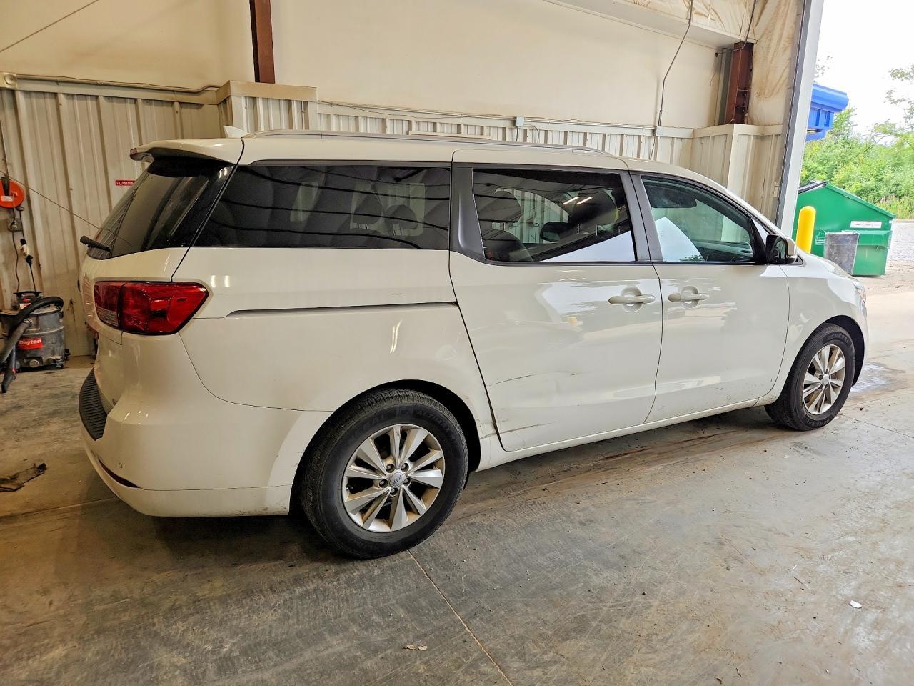 2016 Kia Sedona Lx - Фото 3