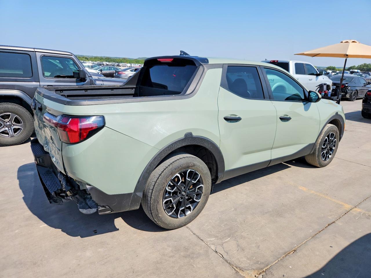 2024 Hyundai Santa Cruz Se - Image 3
