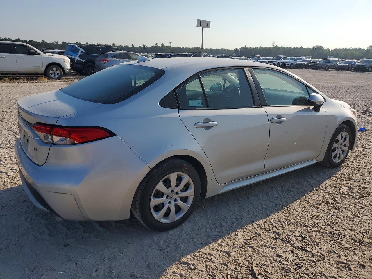 2021 Toyota Corolla Le - Image 3