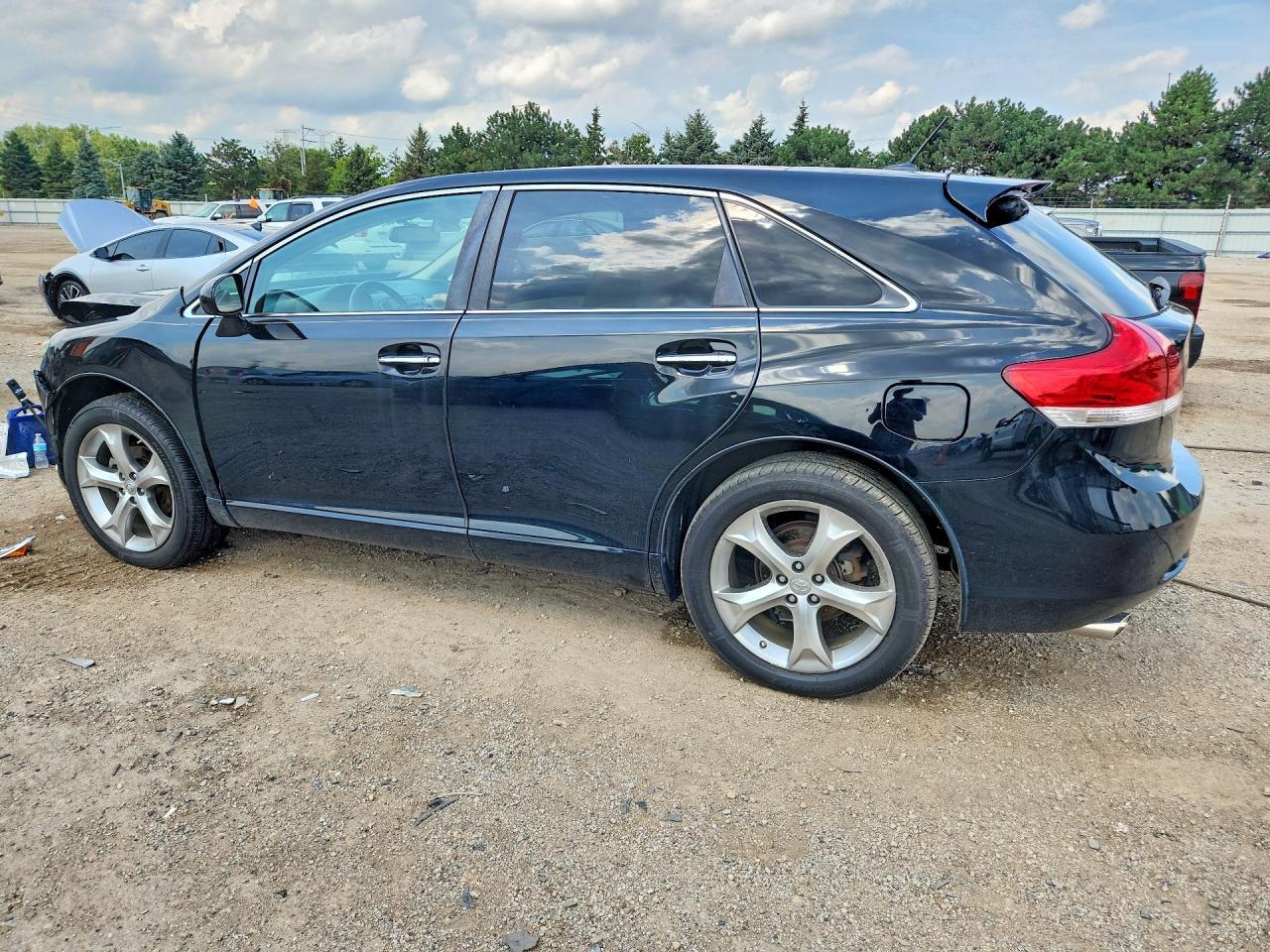 2010 Toyota Venza Awd V6 - Image 2