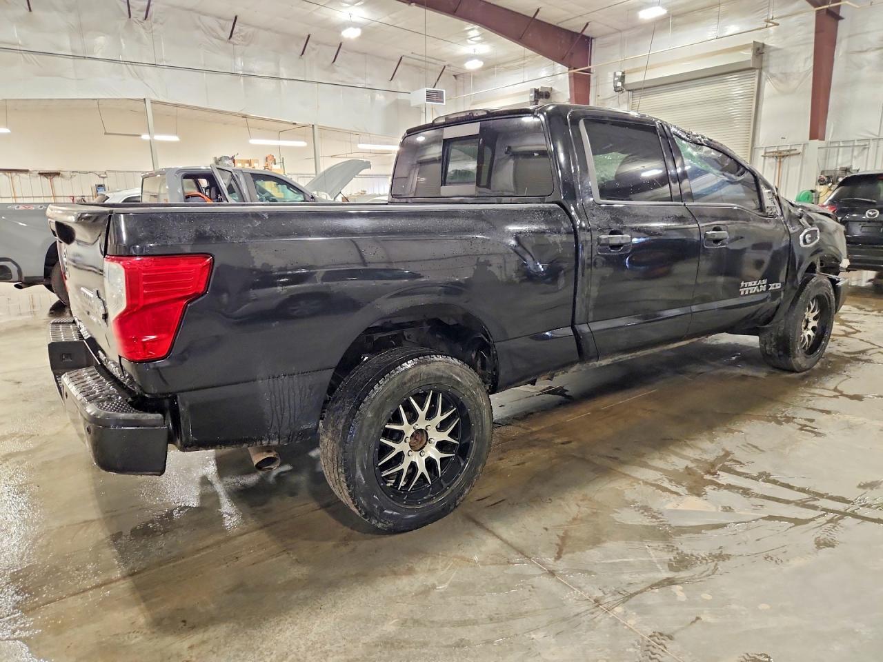 2017 Nissan Titan Xd Pro-4X - Фото 3