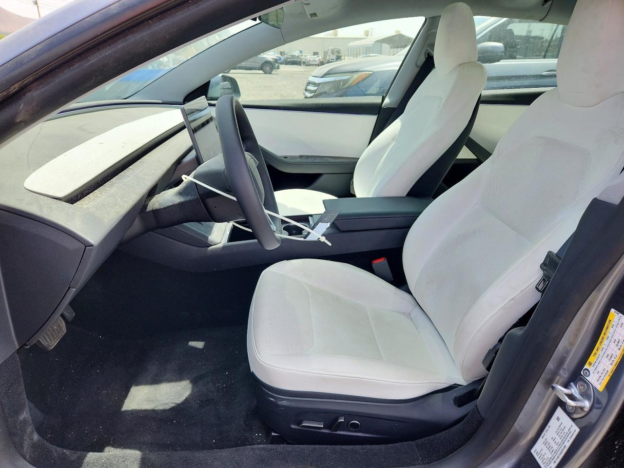 2025 Tesla Model 3 - Фото 7