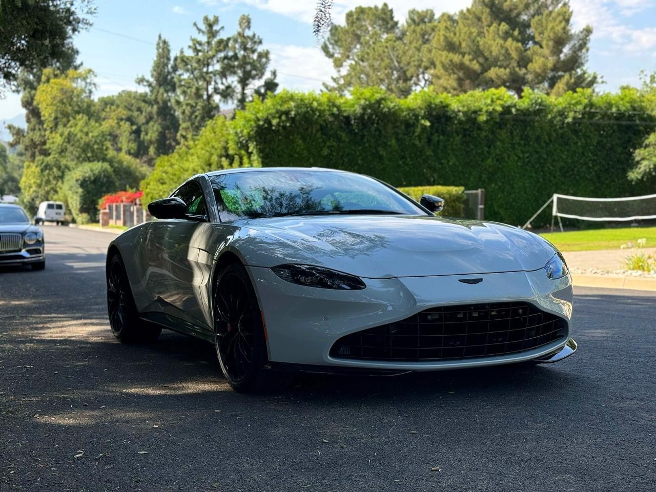 2023 Aston Martin Vantage - Image 2