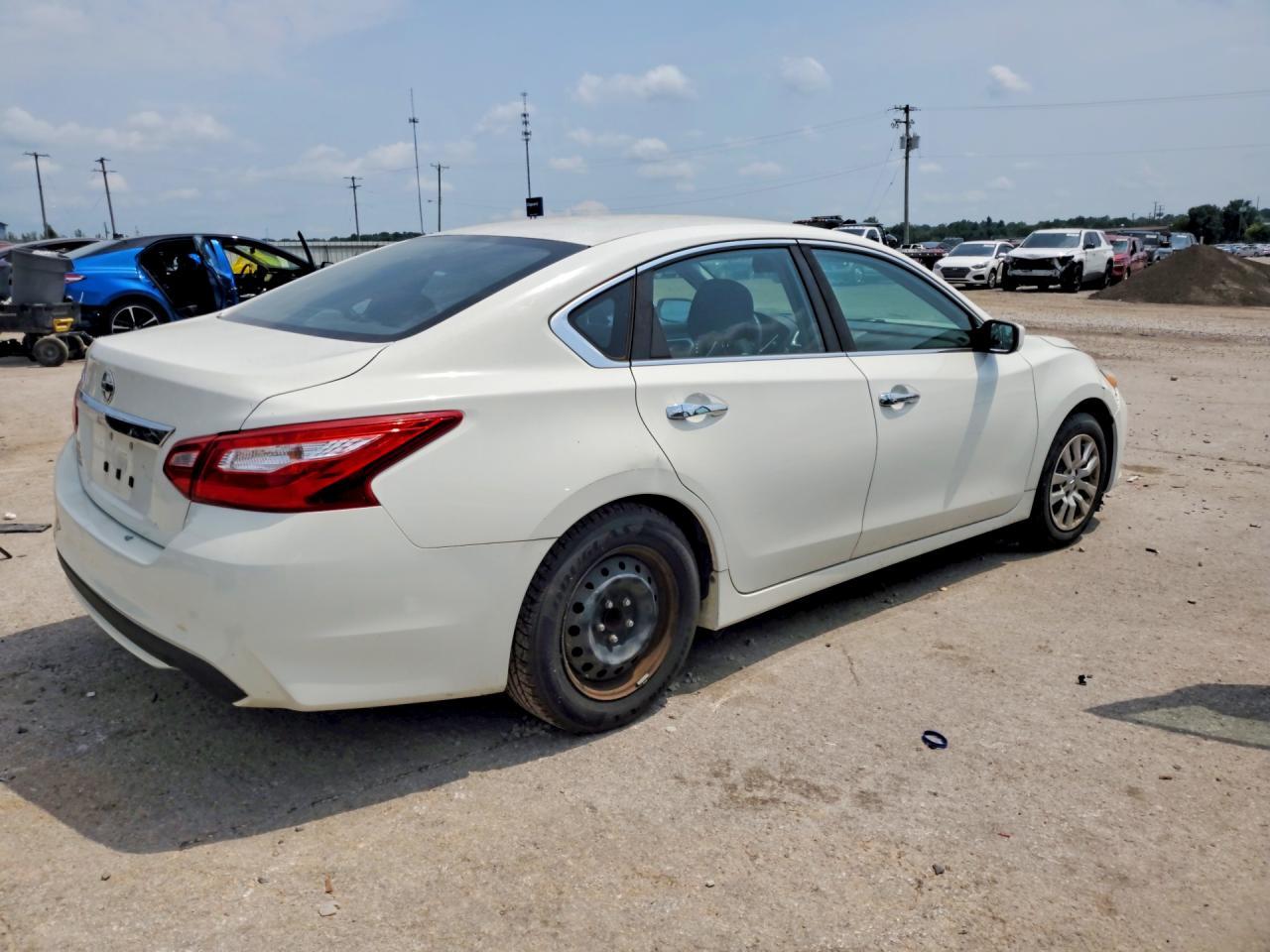 2016 Nissan Altima - Фото 3