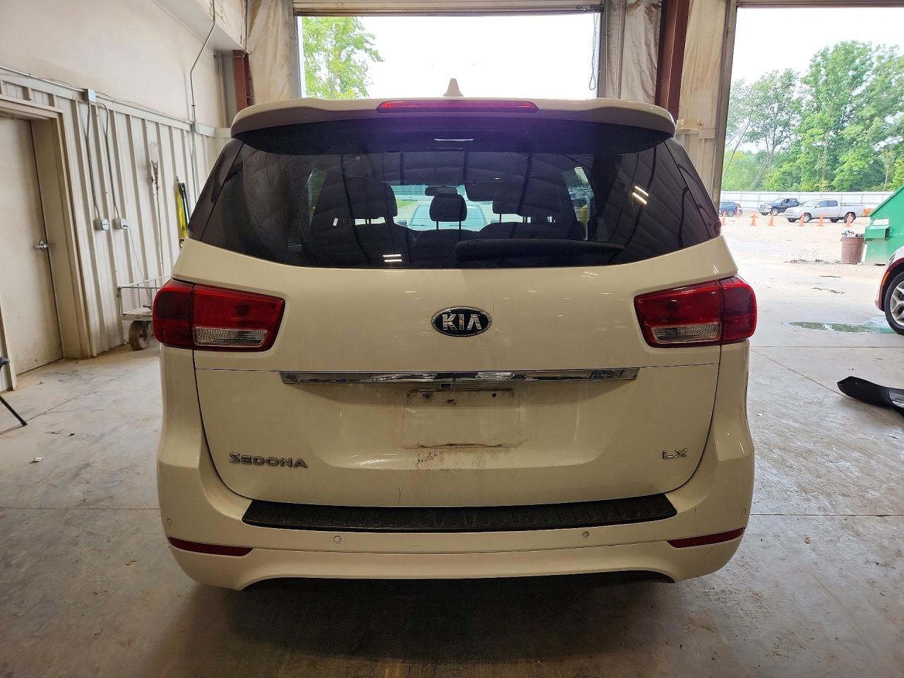 2016 Kia Sedona Lx - Фото 6