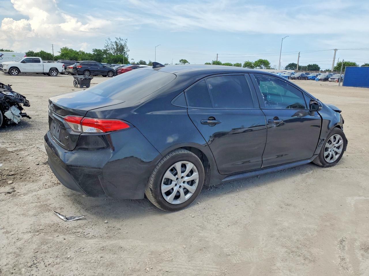 2023 Toyota Corolla Le - Image 3