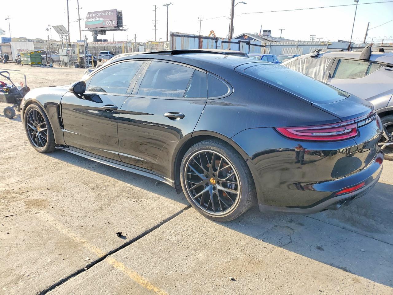2018 Porsche Panamera 4 - Фото 2