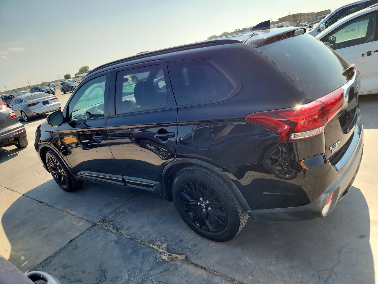 2018 Mitsubishi Outlander Se - Фото 2