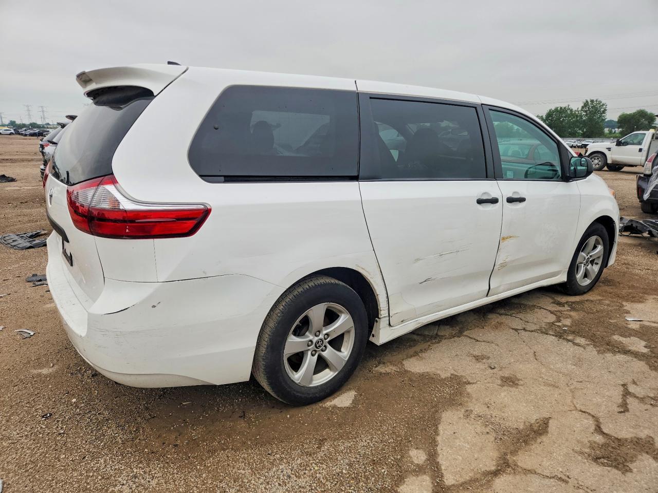 2020 Toyota Sienna L - Фото 3