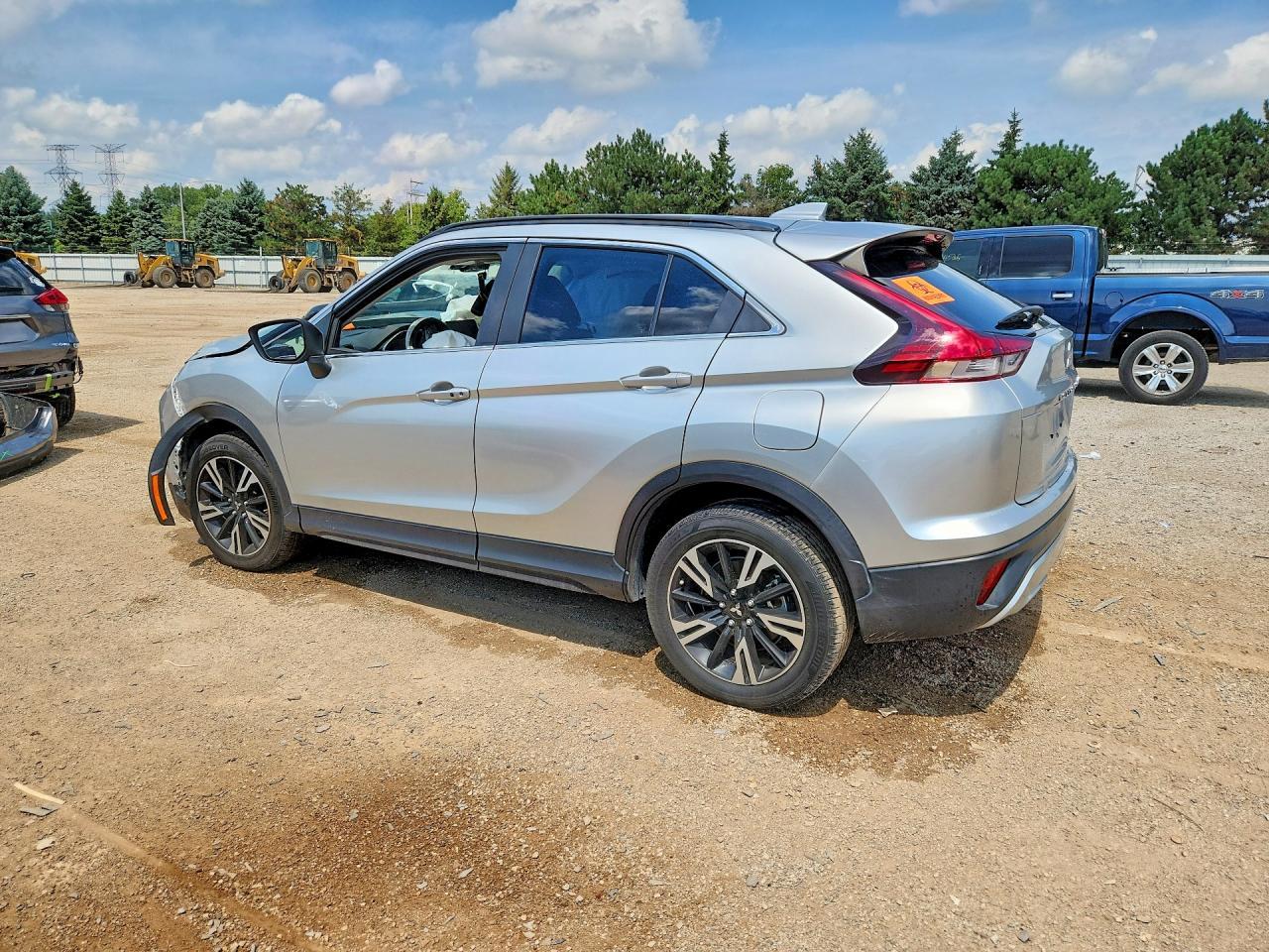 2023 Mitsubishi Eclipse Cross Se - Image 2