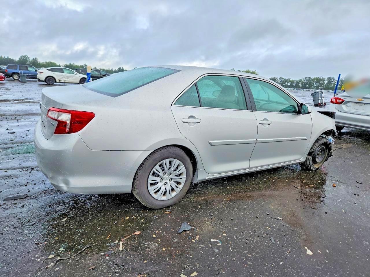 2012 Toyota Camry Le - Image 3