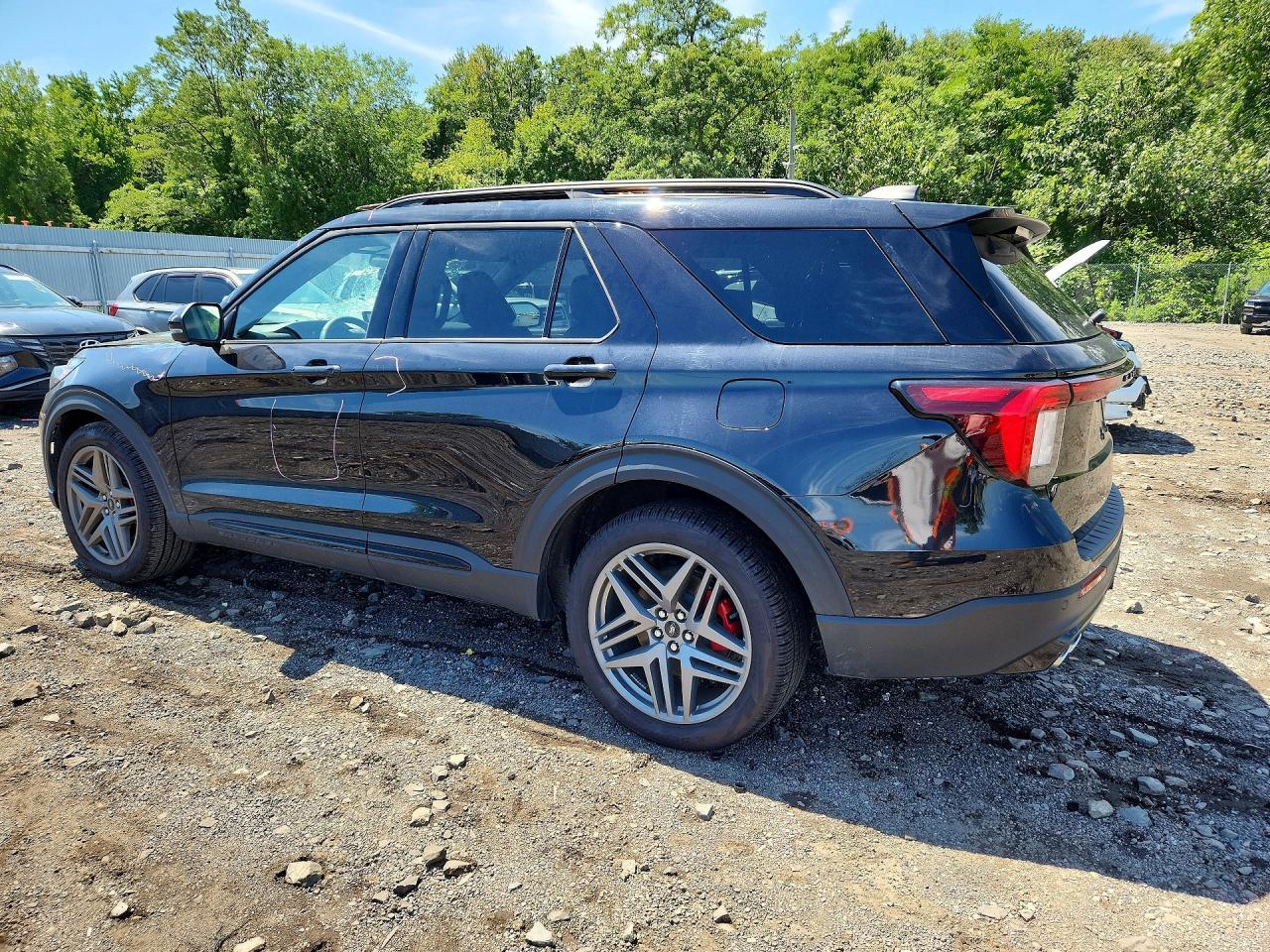2026 Ford Explorer St - Image 2
